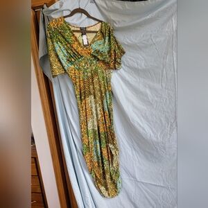 Elegant UnaLuna Dress in Green and Gold